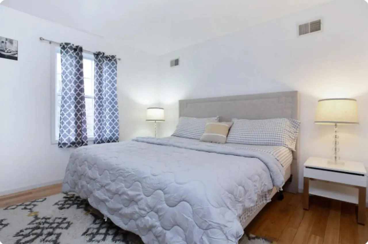 Summer Breeze Luxury Stays Jersey City Apartment