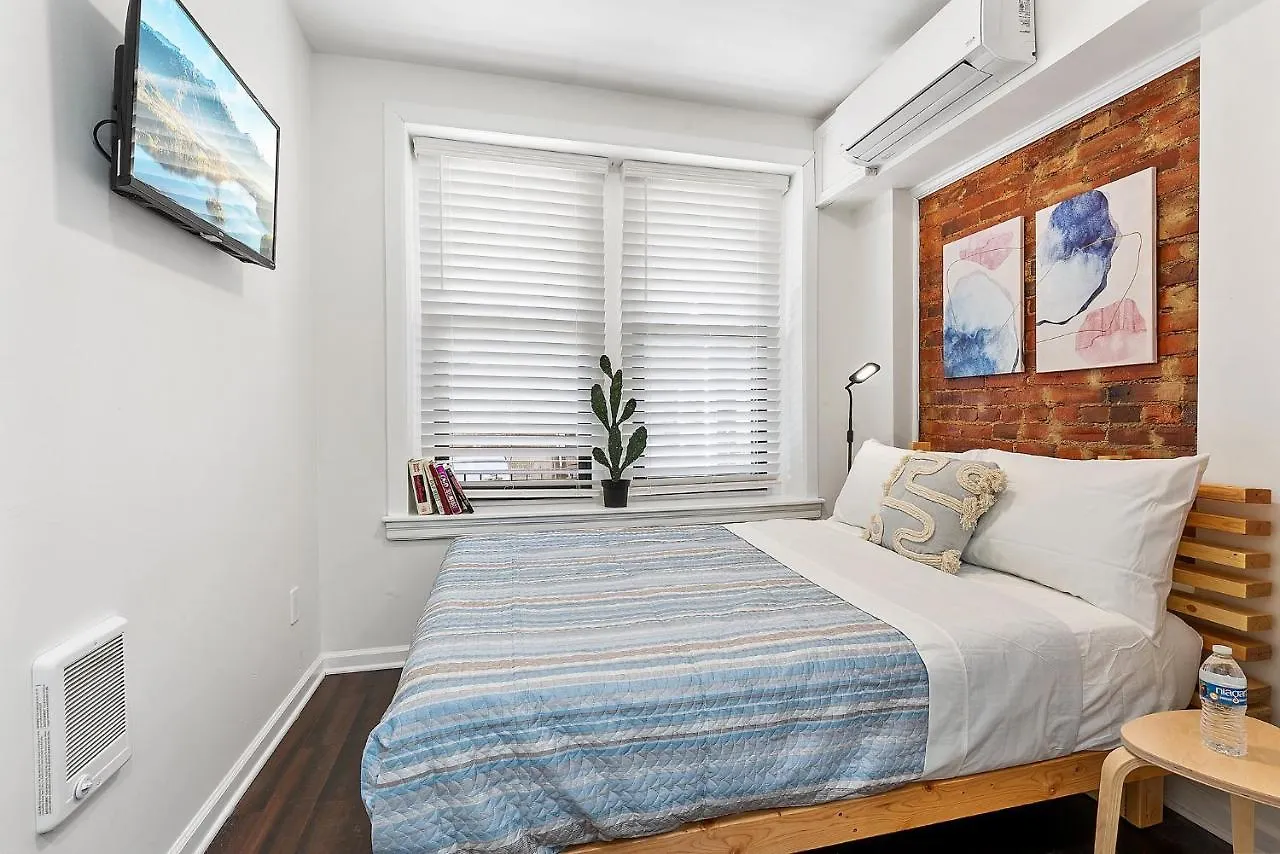 Summer Breeze Luxury Stays Jersey City Apartment